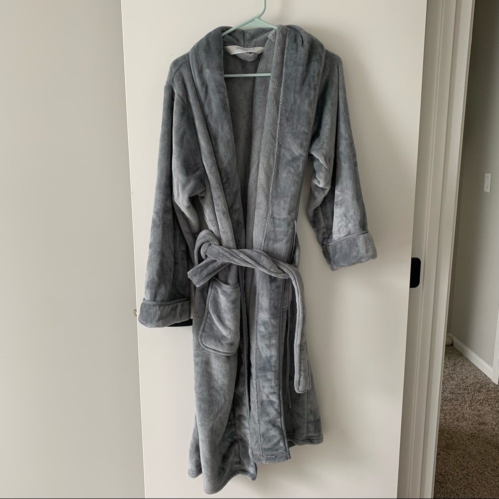 Nestwell Plush Bath Robe Gray Women’s Small / Medium